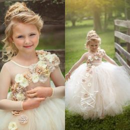 2019 Flower Girl Dresses Long Sleeve Hand Made Flowers Beaded Pearls Kids Ball Gowns Communion Pageant Formal Party Prom Dress Robes De Fête