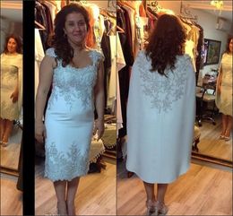 Gorgeous Silver Lace Appliqued Beading Mother of the Bride Dresses With Cape Formal Women Wedding Dresses Middle East Dubai Formal Gowns