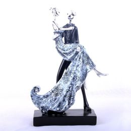 Wedding Gifts Europe Resin Couple Sculpture Statue Ornaments Desktop Crafts Home Decoration Creative Lover Figurines Miniatures T200710