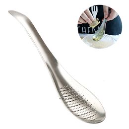 NEWStainless Steel Spoon Ginger Grinder Household Kitchen Tools Melons And Fruits Grinding Tool Garlic Masher 17*4.2CM RRF13176