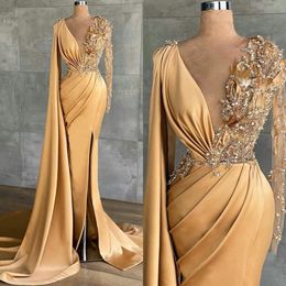 Gorgeous Gold Mermaid Evening Dresses for Women Pearls Beaded Sexy V Neck High Split Prom Party Gowns Ruched Satin With Long Wrap Formal Robe De Soiree Arabic AL8554