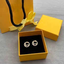 4 Option Designer Circle Stud Earrings For Women Gold Hoop Pearl Earring Luxurys Designers F Letter Stud Earrings D2202093Z