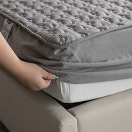 ADOREHOUSE Washable Bed Cover Queen Size Breathable Solid Colour Mattress Cover Cotton Embossed Quilted King Mattress Protector 201218