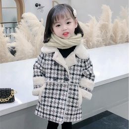 Hot Selling Kids Winter Baby Girls Coats 2 Colors Fashion Plaid Girls Coat Cute White Fur Collar Overcoat Double breasted Child Girl Outwear