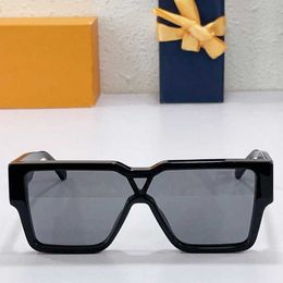 Mens designer CLASH MASK SUNGLASSES Z1593W Black acetate frame V motif on front UV400 protection mens luxury brand glasses 1593 SIZE