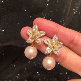 Diamond Zirconia Pretty Flower Elegant Pearl Pendant New Fashion Stud Earrings for Woman Girls S Sier Post