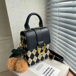 Net Red Handbag Women's 2021 New Fashion Autumn and Winter Texture Niche Messenger Versatile Mobile Phone