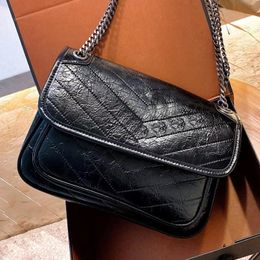 Vintage pleated leather chain one shoulder messenger bag with classic trend design versatile wandering bagg with change key bags