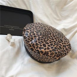 Berets Vintage Leopard-print Leather Hats Flat Top Painter For Women Elegant Trendy Statement Designer Style1