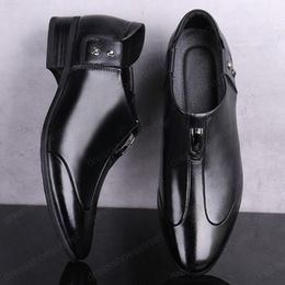 Italian style Pointed Toe Wedding Dress Oxford Shoes Men Patent Leather Formal Business Flats Rivet Moccasins Loafers