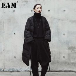 [EAM] New Spring Autumn V-collar Solid Colour Black Big Size Cotton-padded Bandage Coat Women Jacket Fashion Tide JE01801S 201217