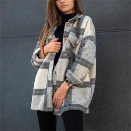 Winter Jakcet Women Fashion Shirts Loose Plaid Stitching Fashion Lapel Long-Sleeved Oversized Coat Casual Ladies Long Jacket 201218