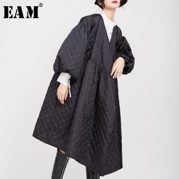 [EAM] V-collar Black Bandage Cotton-padded Coat Lantern Sleeve Loose Fit Women Parkas Fashion Tide New Spring Autumn 1D700 201214