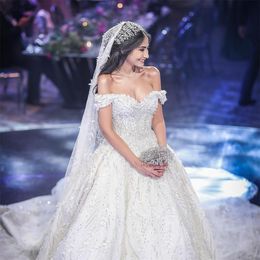 Off Axel En linje klänningar paljetter spetsar applicerade kapell tåg brudklänningar för bröllop ceremoni plus storlek vestido de novia