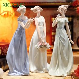 Western Woman Ceramic Ornaments Painted Figures Statues Bird Sculpture Desktop Crafts Wedding Gifts Home Decorations Accessories LJ200903