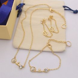 Europe America Fashion Style Jewelry Sets Lady Womens Gold/Silver/Rose-color Metal V Initials Flower Single Diamond Pendant Necklace Bracelet Earrings M00368