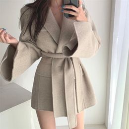 [EWQ] 2020 New Autumn French Lapel Straight Slimming Lace-up Waist Cardigan Long Sleeve Woolen Coat For Women Loose Casual Suit LJ201201