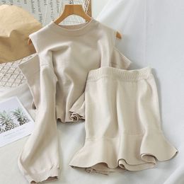 Early spring ladies suit knitted off-shoulder shirt fishtail skirt two-piece tide 2 piece set women 201130