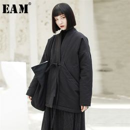 [EAM] New Spring V-collar Long Sleeve Black Loose Brief Bandage Cotton-padded Large Size Coat Women Fashion JK133 201217