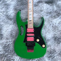 Guitarra eléctrica China Tienda de encargo hecha hermosa y maravillosa de alta calidad de color verde 24 Fret Maple Wood Fingerboard