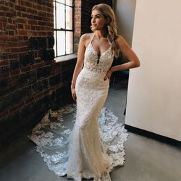 Stunning Mermaid Lace Wedding Dresses Beaded Halter Plunging Neck Appliqued Bridal Gowns Sweep Train robe de mariée