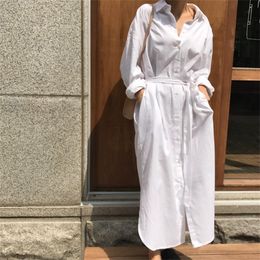 LANMREM 2020 New Summer Fashion Tide White Turn-down Collar Long Sleeve Single Breasted Pockets Sashes Woman Dress LJ200820