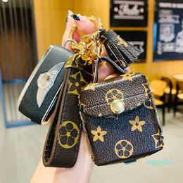 2022 Luxury designer Keychain leather key chains lovely wallet Fashion accessories lover gift handmade men women bag pendant