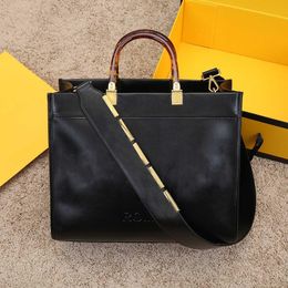 Luxurys designer handbag tote evening bag high quality shopping leather material amber double handle large capacity letter 03