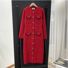 2021 Frühling Langarm Rundhals Rot Kontrastfarbe Gestrickte getäfelte Taschen Einreiher Kleid Elegante Freizeitkleider XJ055454
