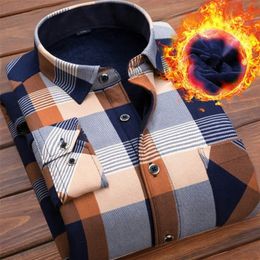 Winter Thick Velvet Dress Shirt For Men Casual Long Sleeve Plaid Warm Fleece Lining Shirts Fashion Soft Flannel Plus Size L-4XL LJ200925