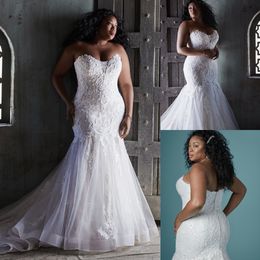 Stunning Plus Size Lace Mermaid Wedding Dresses Beaded Strapless Neck Sequined Bridal Gowns Covered Buttons Back Sweep Train robe de mariée