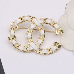 Luxury Women Designer Brand Letter Brooches 18K Gold Plated Inlay Crystal Rhinestone Simple Jewellery Sweater Brooch Pearl Pin Marry Christmas Party Accessories