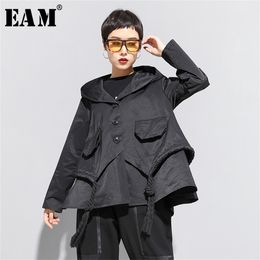 [EAM] Loose Fit Black Asymmetrical Split Big Size Short Jacket New Hooded Long Sleeve Women Coat Fashion Tide Spring LJ200813