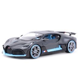 Maisto 1:24 Bugatti Divo Sports Car Static Die Cast Vehicles Collectible Model Car Toys LJ200930
