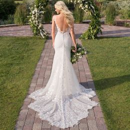 Stunning Mermaid Backless Lace Wedding Dresses Spaghetti Straps Deep V Neck Bridal Gowns Waved Sweep Train robe de mariée
