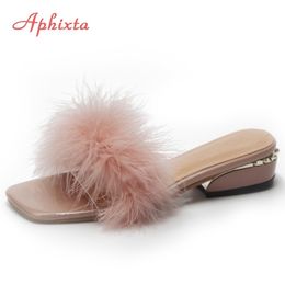 Aphixta 100% avestruz penas de penas mulheres sapatos pele quadrado salto senhoras chinelos flop flops mujer cunhas interiores plus tamanho 34-44 y200624