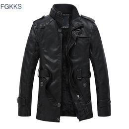 FGKKS Brand New Men Leather Jacket Mens Washed Motorcycle Leather Jackets Coat Fashion Windproof Leather Jacket Male 201114