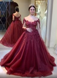 2021 New Arabic Burgundy Evening Dresses Wear Scoop Neck Lace Appliques Beaded Long Sleeves Tulle Ball Gown Prom Dresses Formal Party Gowns