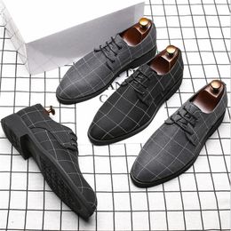 New Plaid Fabric Oxford Dress Shoes Black Pointed A suit Men Wedding Shoes Lace-up Casual Men Office Flats Zapatos Hombre