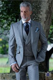 New Arrival Groomsmen Peak Lapel Groom Tuxedos Light Grey Men Suits Wedding/Prom/Dinner Best Man Blazer ( Jacket+Pants+Tie+Vest ) K867
