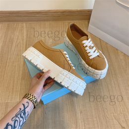 Lady Designer Casual Shoes Triangle Thick Sole Double Wheel Nylon Sneakers Women White Canvas Luxury Low Leather Shoes M5DE