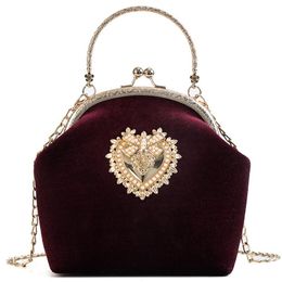 Evening Bags 2022 Femme Retro Velvet Pearl Handbag Vintage Velour Heart Design Bag Wedding Party Bride Clutch Badge Purse247R