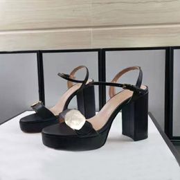 Piattaforma tacchi alti moda estate sandali in pelle designer di metallo una parola cinturino con fibbia sexy scarpe da sera aperte