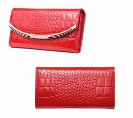 Vendita calda Nuove donne Portafogli in metallo lunghi in vera pelle Portamonete in pelle di mucca femminile pochette moda donna nero rosso / viola / colore oro