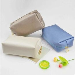 Make Up Bag 2022 New Ins Wind Super Fire Woman Large Capacity Portable Small Travel Washing And Storage Bag Waterproof CX220119
