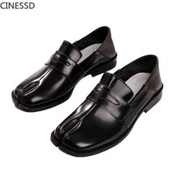 Dress Shoes Women Split Toe Ninja Tabi Loafers Genuine Leather Pumps Cow British Style 3cm Heel Square Real Casual Shoes 220310