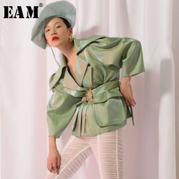 [EAM] New Spring Lapel Large Shoulder Long Sleeve Green Waist Bandage Pocket Loose Jacket Women Fashion Tide JH582 201112