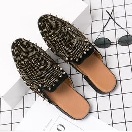 New Men Casual Slippers Designer Rivet Dress Shoes Loafers Fashion Chaussure Homme Cuir Half Slippers Zapatos Hombre Party Flats 1a5