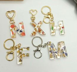 Customized 26 English alphabet resin dried flower keychain foreign trade crystal epoxy key accessories