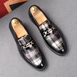 Luxury Style Men's Business Prom Shoes metal button Plaid Wedding Pointed Toe Men Flats Loafers Footwear